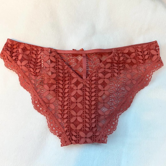 Victoria's Secret Woman's Dream Angels Cheekini/Tanga Eyelet Pantie Sz S - Picture 2 of 6